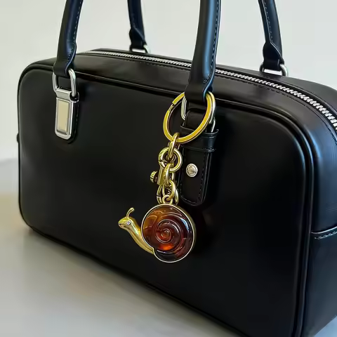 Snail Keychain Bag Charm Vintage Gold Resin Cute Animal Purse Pendant Accessory Car Key Holder Quirk