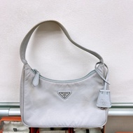 Prada re-nylon 淺灰色尼龍腋下包