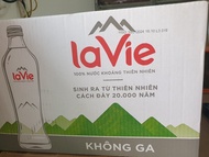 1 Thùng tương đương 20 chai Nước Khoáng Lavie Chai Thủy Tinh 450ml không gas