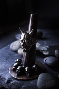 戒指展示，DEFY 骷髏風格