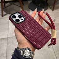 內地直送 - 栅栏黑挂绳版适用iphone16promax简约轻奢气质14pro百搭新款防摔13pro-酒红带手链 iPhone 16 Pro Max