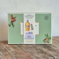L'Occitane COFFRETGOURMAND AMANDE
DELICIOUS ALMONDCOLLECTION 歐舒丹杏仁甜扁桃三件套禮盒裝配禮袋內含：沐浴油250ml+身體乳罐裝200m
