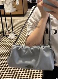 COACH蔻馳Faye雲朵包 霧霾藍