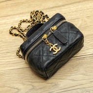 CHANEL 黑金 MINI 化妆包 31開