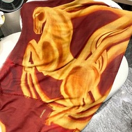 全新真品 CHANEL VIC 收藏 羊絨 馬年限定 紅金 印花 披肩 絲巾 圍巾 現貨