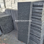 Batu Granit Hitam Bakar / Kasar  20x60cm