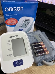 Máy Đo Huyết Áp Bắp Tay Omron 7120