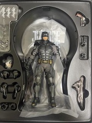 Mezco One:12 Batman Tactical Suit Justice League