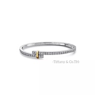 สร้อยข้อมือ Tiffany &amp; Co. Tiffany Edge Hinged Bypassสร้อยข้อมือทองคำขาวและทองฝังเพชรสร้อยข้อมือออกแบบแบรนด์หรู