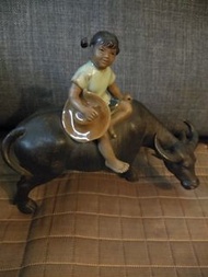 陶瓷  牛女童  造型親切可愛