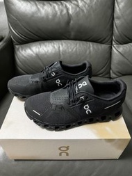 On Cloud 5 all black