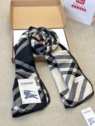 💜Burberry 羊絨提花圍巾