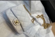 全套齊 100% real 香港專門店購入 全新 限量款 心型扣 荔枝皮 白色 Chanel Bag 20cm 24p mini flap bag 方胖子 愛心 可調節扣 魚子醬 情人節禮物 女