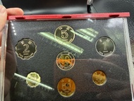 1993年發行的《香港精鑄錢幣套裝》（Hong Kong 1993 Proof Coin Collection）。