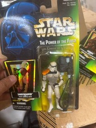 全新 1996 年由 Kenner 推出的《星際大戰：原力至尊》(Star Wars: The Power of the Force) 系列沙兵 (Sandtrooper) 3.75 吋人偶，配備重型