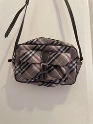Burberry Blue Label 格紋斜背包
