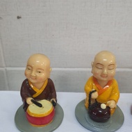 Stone statue of a monk, decorative statue, makes a meaningful gift, size 7x9 cm