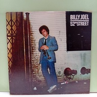 AA208-24 < G > LP TERPAKAI [ BILLY JOEL - 52ND STREET ] USED LP