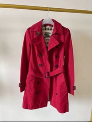 Burberry 紅色風衣外套 UK4 衣長81，胸圍92以内 原價近七萬二