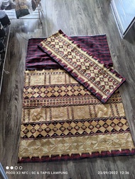 kerajinan tradisional adat Kain tapis tenun benang emas kristal tapis asli Lampung sulam