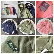 NEW BALANCE中大童厚外套  🫶🏻內有搖粒絨質地，防水透氣，連帽設計  🩷藍，綠，粉