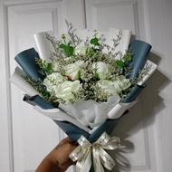 Two-Tone Rose Bouquet 5 Flowers 9 Dried