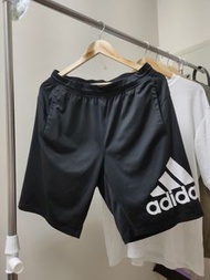 Adidas 黑色短褲（L)（限弘光科大面交）