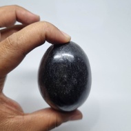 mainan posil batu telur kocok hitam mengkilat