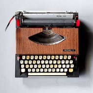 木紋溫潤風格 Vintage Royal 240 古董打字機 功能正常使用