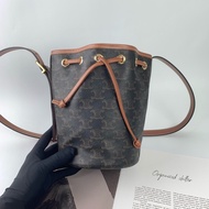 Celine抽繩水桶包