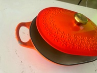 Cast iron oven - 18cm/22cm/24cm Dutch oven with iron lid and buttons - cast iron cooking utensils with a handle for gas stove electric oven and ceramic - red enamel Dutch oven for cooking and baking.