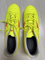 Mizuno Morelia Neo 黃色足球鞋