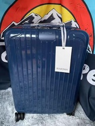Rimowa Essential 行李箱