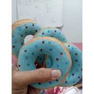 Beaded topping donut toy