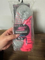 Skechers 機能襪包足弓設計上薄下厚