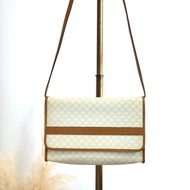 【 日本直送 名牌中古包 】CELINE 賽琳 馬車LOGO 側背包 白色 PVC皮革 vintage 古董 cwjrtc