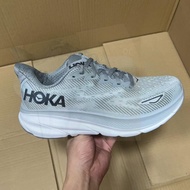 HOKA ONE ONE Clifton 9 寬版馬拉松跑鞋 迷霧灰色 Mist Gray