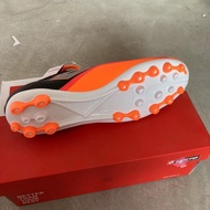 รองเท้าฟุตบอลฝึกซ้อม Lotto สำหรับผู้ชาย รองเท้าแข่งขันกีฬาฟุตบอล ส่วนบนทำจากยาง พื้นรองเท้าพลาสติก ส