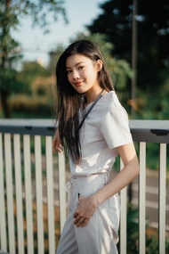 REKA SCRUBS - เสื้อคอวี สี Sapwood - MOTIF (ชุดสครับแพทย์ พยาบาล พร้อมปักชื่อ)