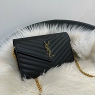 YSL V字縫線魚子醬 woc 信封包