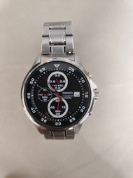 Seiko 精工 石英黑色錶盤計時腕錶，三眼設計