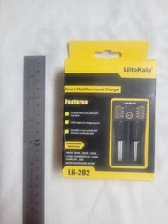 LitoKala Smart Multifunctional Charger Model No. Lii-202， 2槽 18650 26650 16340 14500 鋰電池充電器