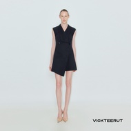 VICKTEERUT (ราคาปกติ 12000-.) Re-Edition Sleeveless Dress with Shawl Collar เดรสแขนกุด กระดุมหน้า ปก