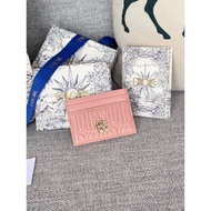 Quilted Miss Dior Freesia Card Holder Card Holder Sheepskin
Number: S3601UBTK _ M05N.Using Sheepskin