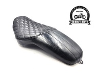 เบาะรถมอเตอร์ไซค์แบบสี่เหลี่ยมปรับแต่งได้สำหรับ QJ150-2K/2N สไตล์วินเทจ เบาะที่นั่งแบบลำลองสำหรับเปล