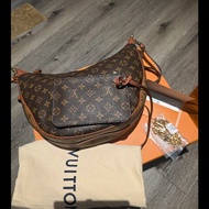 🥰🥰🥰LV大月亮 Loop Hobo包包 M46311🥰🥰🥰超級新 特賣