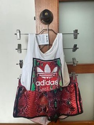 Adidas愛迪達 三葉草logo橘紅色潑漆渲染無袖套裝（上衣+短褲）