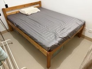 雙人4.5呎實木床架 連海馬牌床褥 4呎半床