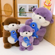 Mainan Mewah Kartun Berang-berang Laut Baharu Memegang Anak Patung Realistik Anjing Laut Ikan Menyen