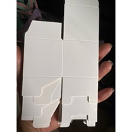 small white box 5cm x 5cm x 5cm